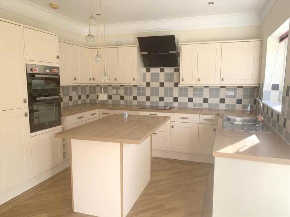 The Bungalows, Clowne, Chesterfield photo 4