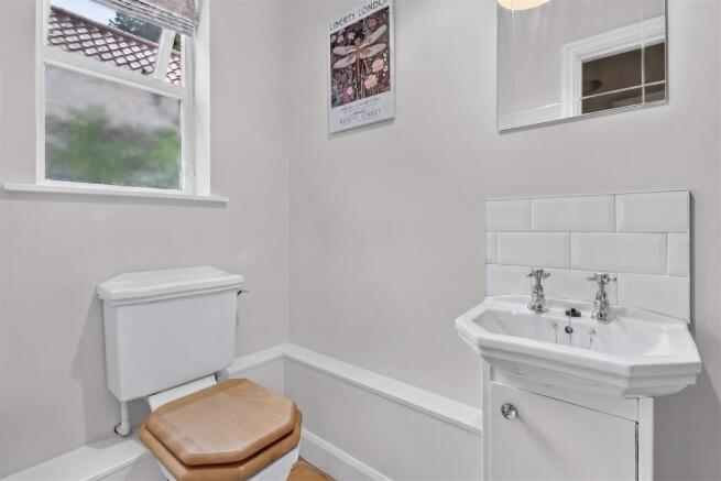 4 bed Detached for sale Image 6