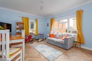 10, 136 Warwick Court, Richmond Park Road, Bournemouth BH8 8TP