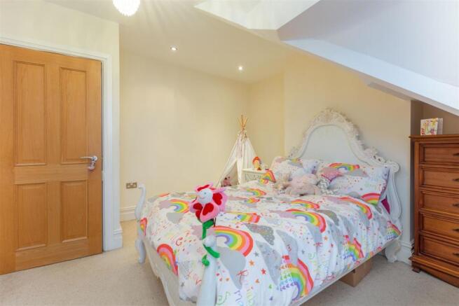 21a Queens Road - Bedroom Three (2).jpg
