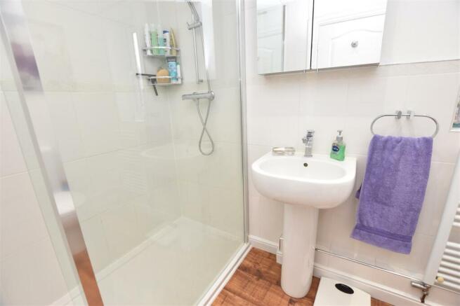 SHOWER ROOM/WC