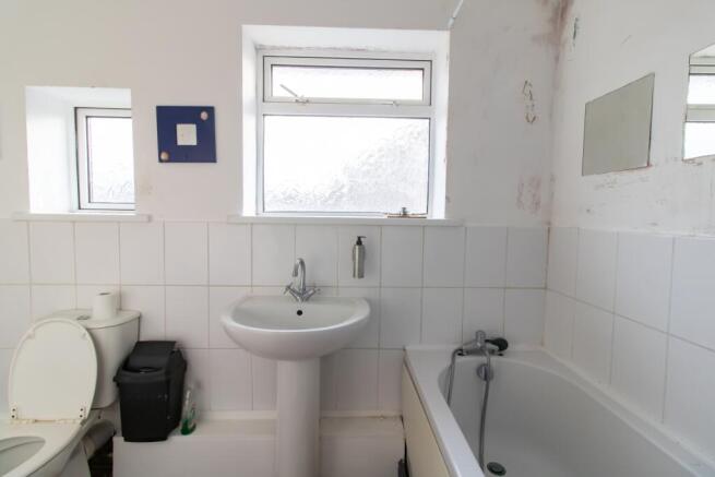 3 bed Semi-Detached for sale Image 9