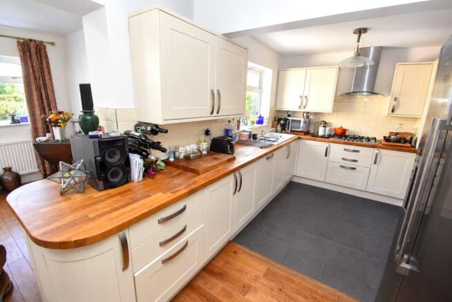 Lakefield Avenue, Toddington, Dunstable, Bedfordshire, LU5 photo 5