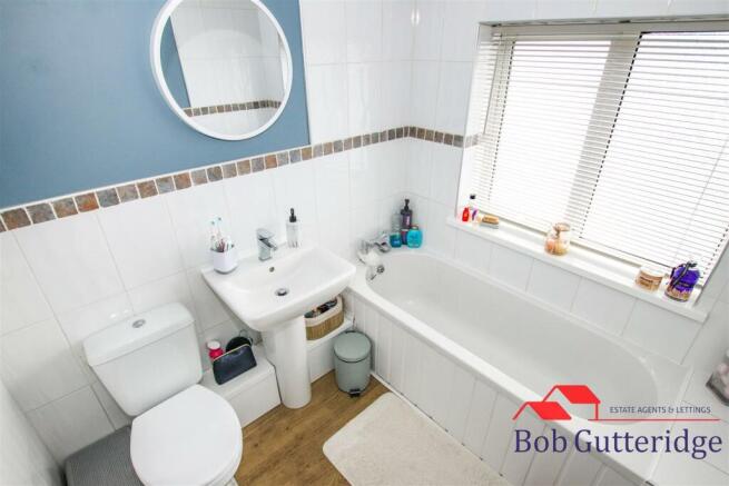 FIRST FLOOR BATHROOM