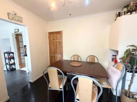 3 bed Semi-Detached for sale Image 4