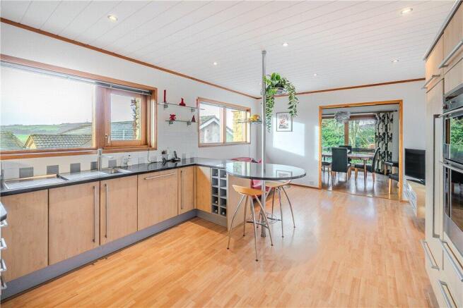 4 bed Detached for sale Image 5