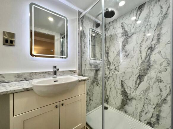 2 bed Flat to rent Image 4