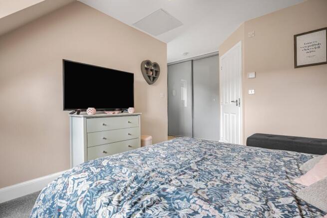 3 bed Terraced for sale Image 12