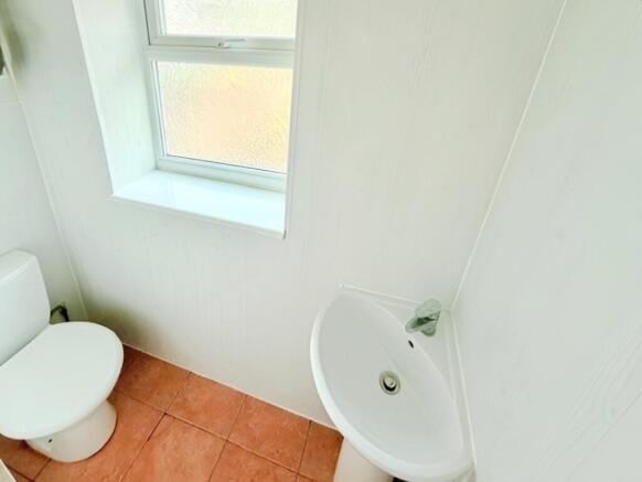 pbox-bathroom-265599.jpg