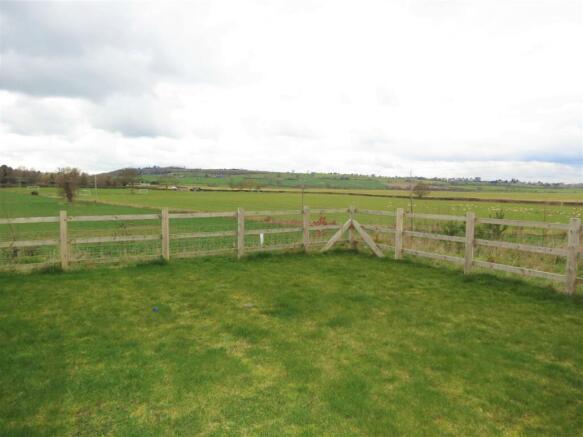 12 Morris Close Condover - Garden.JPG