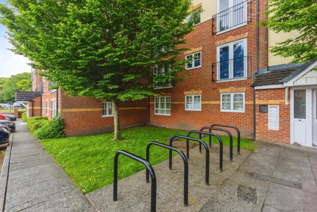 4 Actonville Avenue, Manchester, M22 photo 4