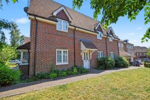 23, Cowden Close, Farnham GU9 9FG