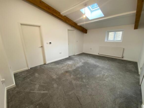 LOUNGE 1.jpg