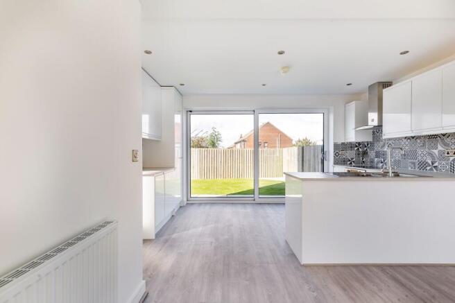 3 bed End of Terrace to rent Image 4
