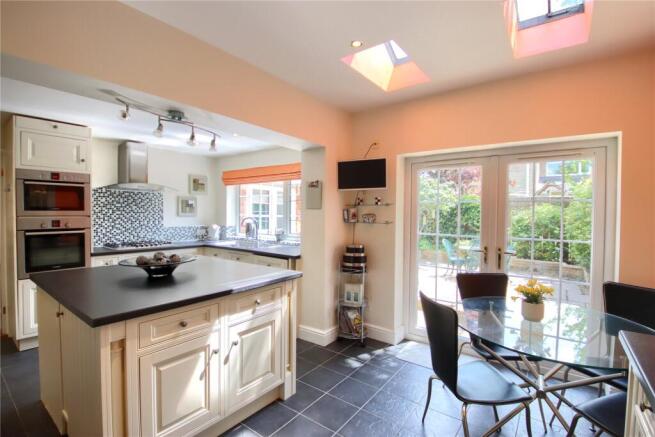 4 bed Detached for sale Image 7