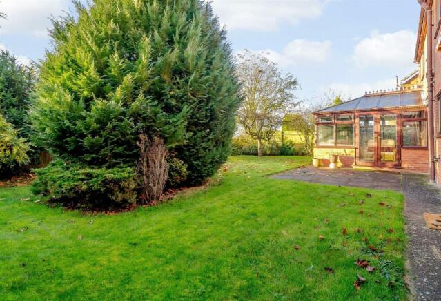 18GHW Back Garden 3.jpg