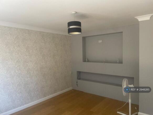 2 bed Flat to rent Image 12