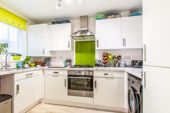 3 bed Semi-Detached to rent Image 4