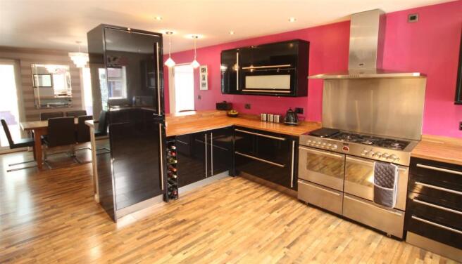 Open Plan Kitchen and Dining Room