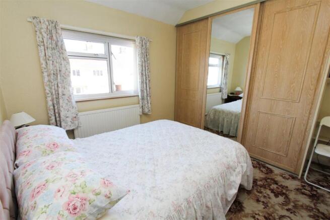 BEDROOM1.jpg