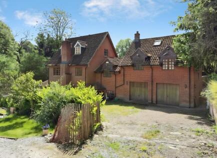 Lower Road, Bratton