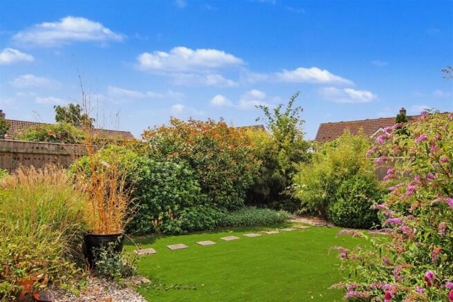 18 BW rear garden.JPG
