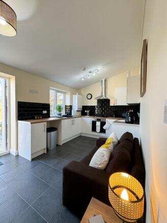 5 bed House of Multiple Occupation for sale Image 6