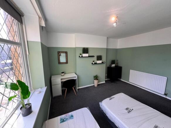 2 bed Maisonette to rent Image 6