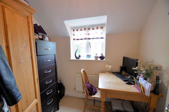 Bedroom 5/office