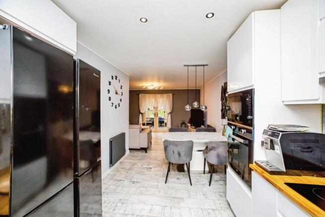 3 bed Semi-Detached for sale Image 5