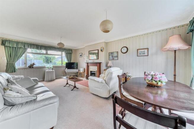 Sitting/Dining room