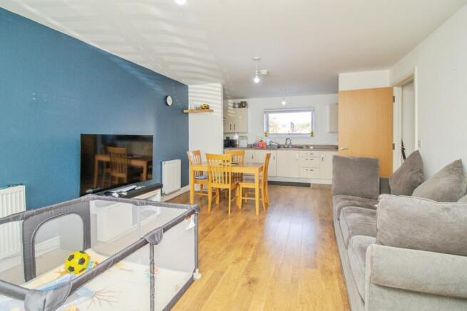 Harley Drive, Walton, Milton Keynes, Buckinghamshire, MK7 photo 4