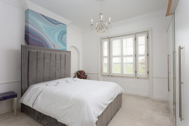 6 bed Detached for sale Image 12