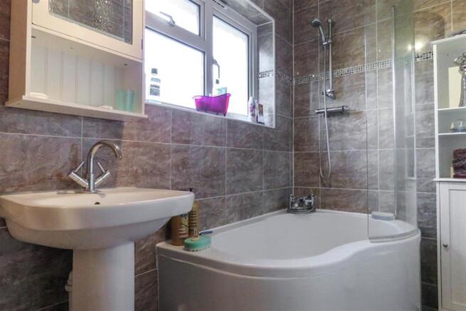 Bathroom.JPG