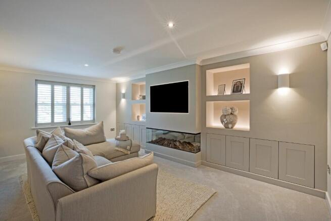 5 bed Detached for sale Image 6