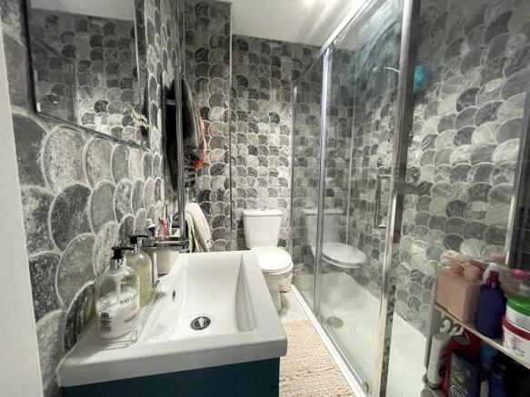 3 Robey Court - Bathroom.jpg