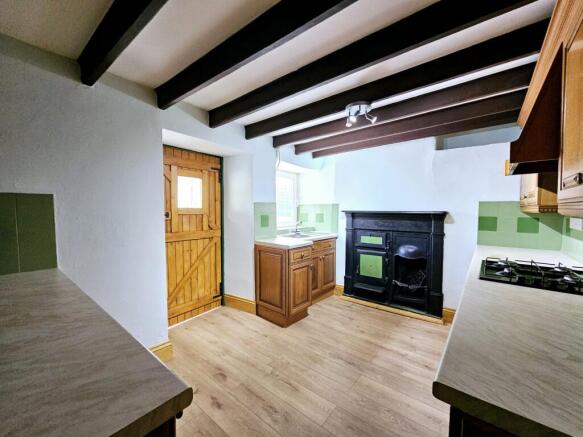 4 bed Detached for sale Image 7