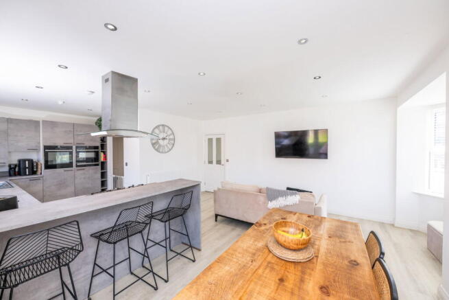 4 bed Detached for sale Image 6