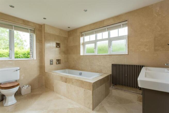 6 bed House for sale Image 11