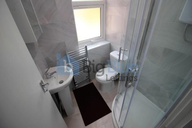 2 bed House Share to rent Image 9