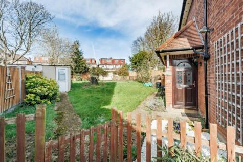 Fyfield Road, Woodford Green, IG8