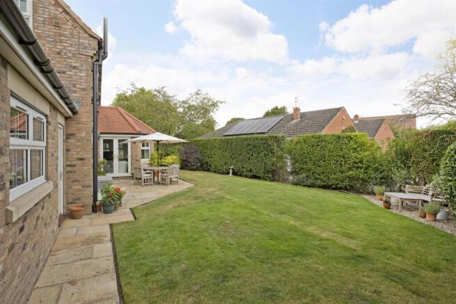 4 bed House for sale Image 4