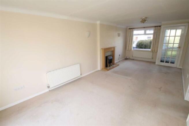 LIVING/DINING ROOM