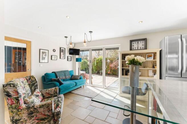 5 bed Detached for sale Image 4