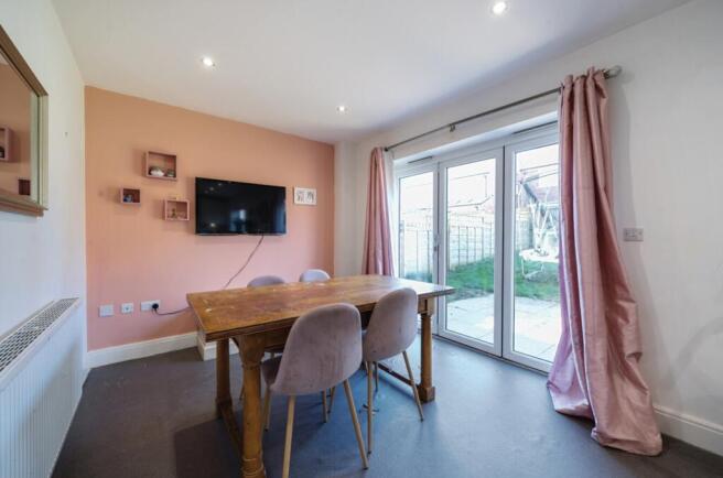 EweMove Harrogate Kitchen Dining Area