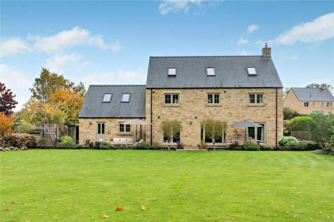 5 bed Detached for sale Image 4