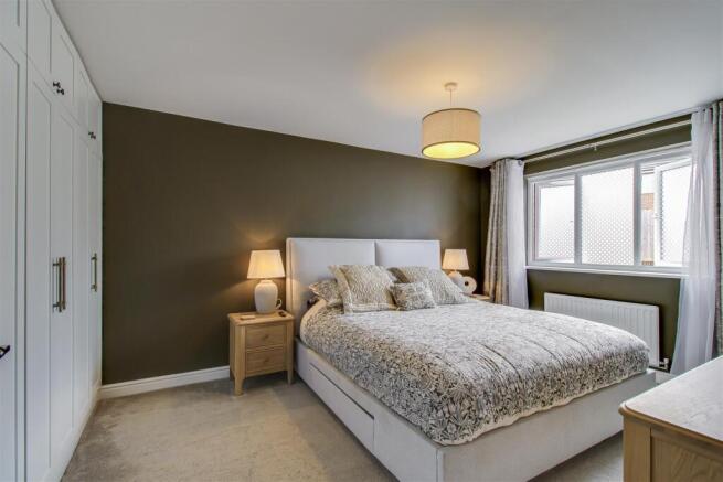4 bed Semi-Detached for sale Image 6