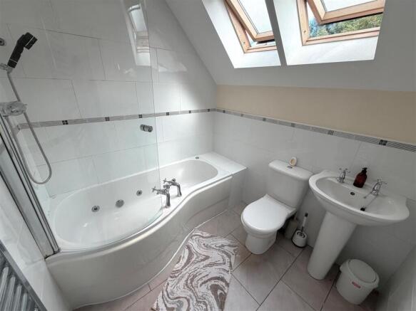 5 bed Detached to rent Image 10