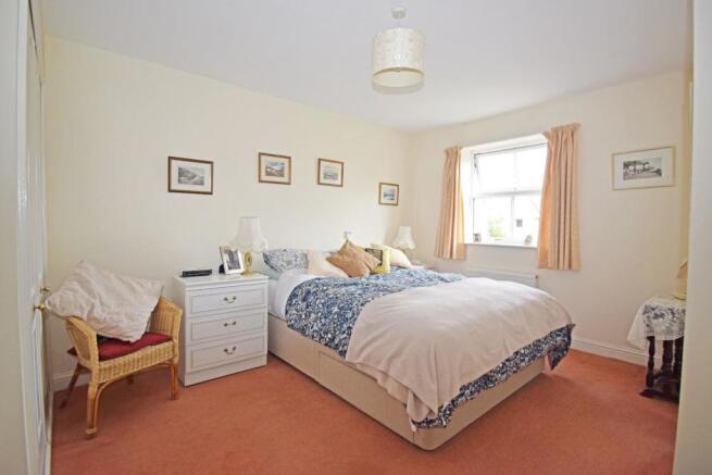 14 Paddock Close, bed 1.jpg