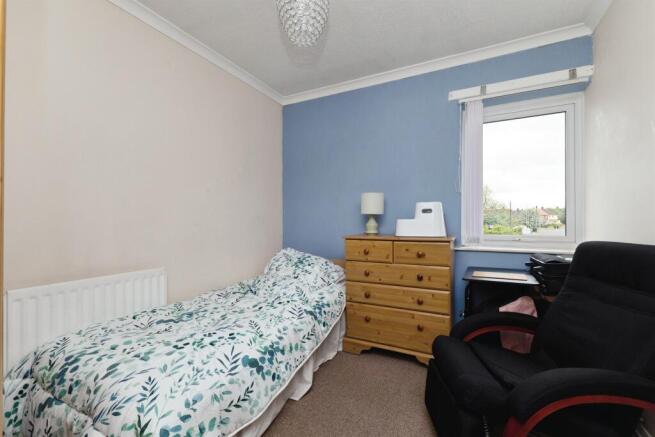 4 bed Semi-Detached for sale Image 11